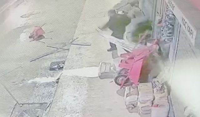 Çorum’da akılalmaz olay: Eline ne geçtiyse yola fırlattı