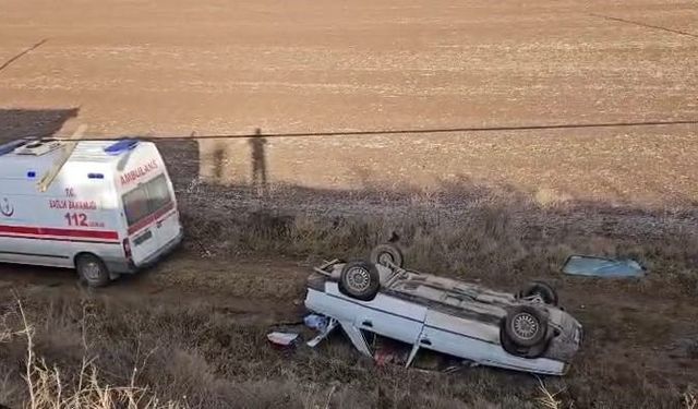 Çorum'da otomobil tarlaya uçtu: 2 yaralı