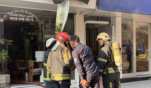 Depoda başlayan yangın mahallede paniğe yol açtı