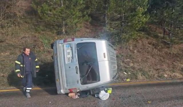 Devrilen hafif ticari aracın sürücüsü yaralandı