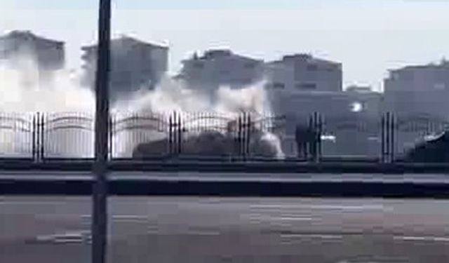 Diyarbakır’da seyir halindeki taksi alev aldı