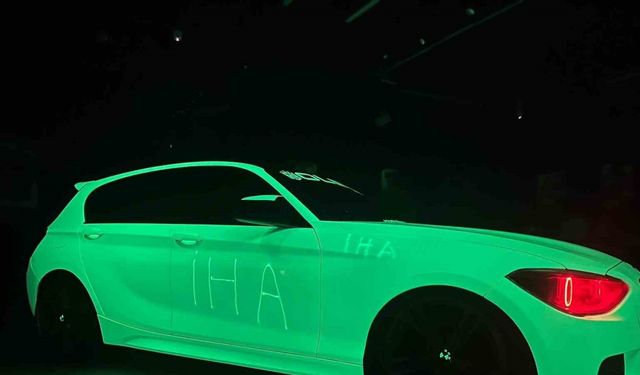 Dünyada eşi nadir olan araç gündüz beyaz, geceleri ise yeşil rengi ile parlıyor