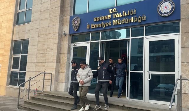 Edirne Kapıkule’de tarihi eser operasyonu: Büyük İskender portreli sikkelerle kaçarken yakalandılar