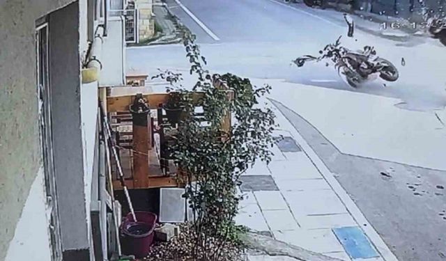 Edirne’de motosiklet sürücüsünün hayatını kaybettiği feci kaza kamerada