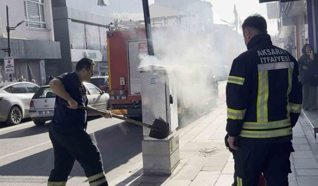 Elektrik panosundaki yangın paniğe neden oldu