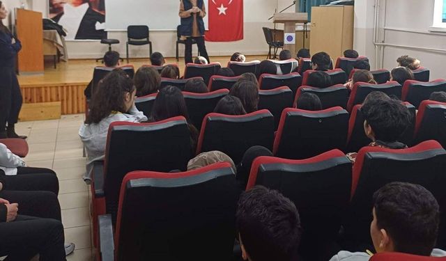 Erzincan'da öğrencilere siber suçlarla mücadele eğitimi