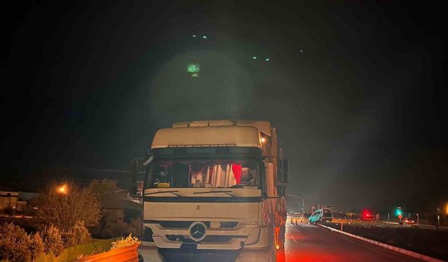 Gaziantep’te hafif ticari araç ile tır çarpıştı: 2’si çocuk 3 yaralı