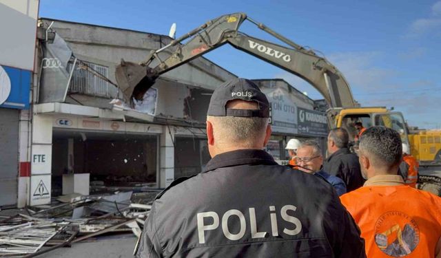 Gülsan Sanayi Sitesi’nde ilk yıkım  başladı