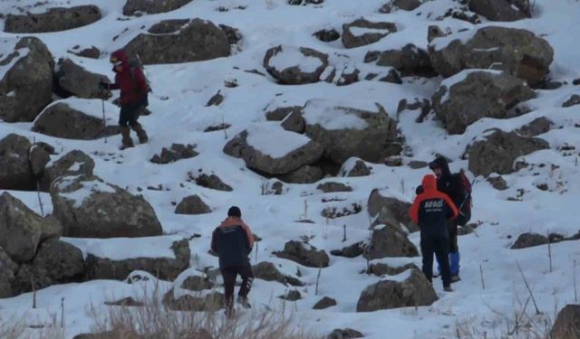 Hasan Dağı’na tırmanan 2 üniversite öğrencisi dağda mahsur kaldı