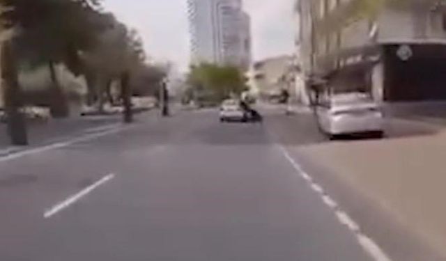 Hatalı şerit değiştirdi, motosiklet sürücüsünü düşürdü: 1 gözaltı