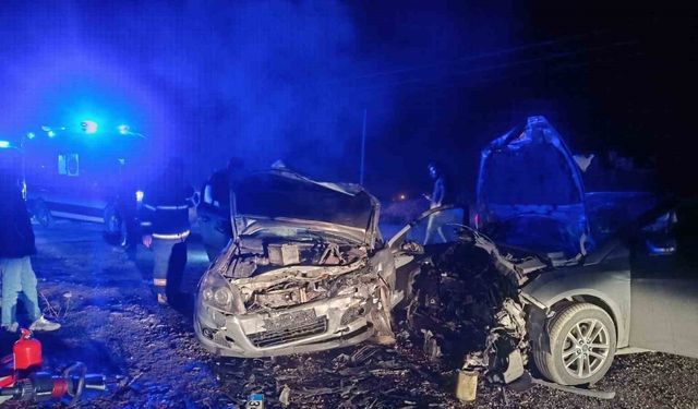 İki otomobil çarpıştı: 5 yaralı