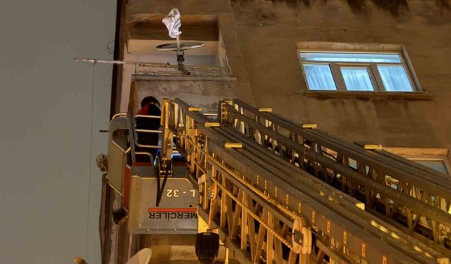 İtfaiye eve merdiven uzatarak girdi, çocuğun uyuduğu ortaya çıktı