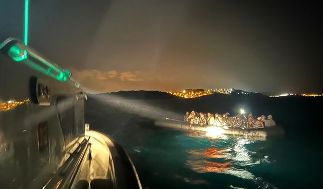 İzmir açıklarında 68 düzensiz göçmen kurtarıldı