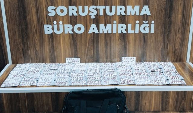 İzmir’de zehir tacirlerine operasyon: 894 hap ele geçirildi