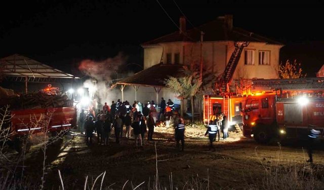 Kalorifer kazanı patladı, yangın çıkan ev kullanılamaz hale geldi