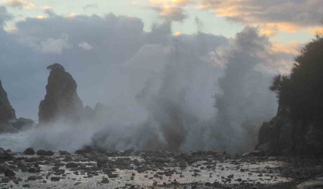 Karadeniz'de tsunamiyi andıran görüntüler
