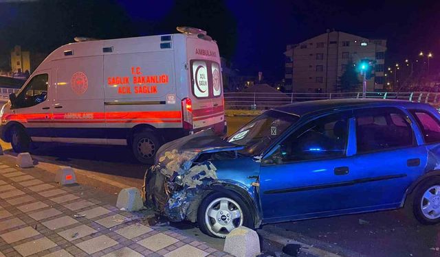 Karaman'da iki otomobil çarpıştı: 3 yaralı