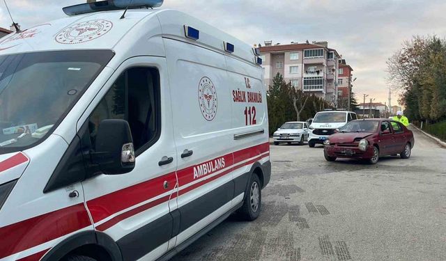 Karaman’da otomobiller çarpıştı: 3 yaralı