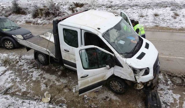 Kastamonu’da işçileri taşıyan kamyonet yan yattı: 7 yaralı