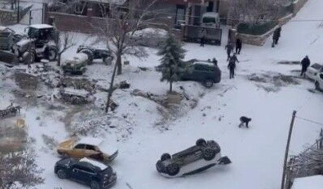 Kayan araç park halindeki aracı devirdi: O anlar kamerada