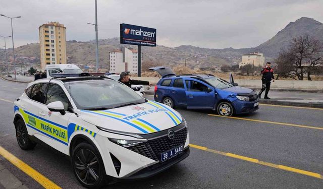 Kayseri’de 3 polis aracına çarparak kaçan şüpheli araç lastiklerine ateş edilerek yakalandı