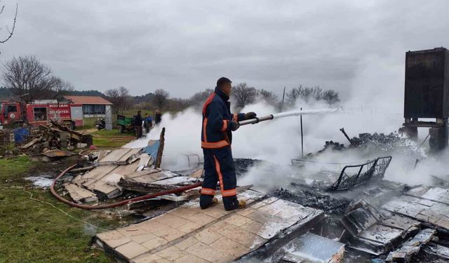 Keşan'da çıkan yangınlarda 2 ev kullanılamaz hale geldi