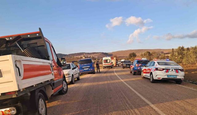 Kilis’te iki araç kafa kafaya çarpıştı: 3 yaralı