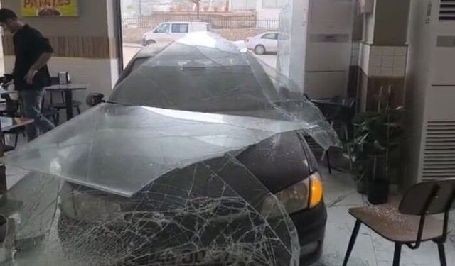 Kontrolden çıkan araç dönerciye girdi