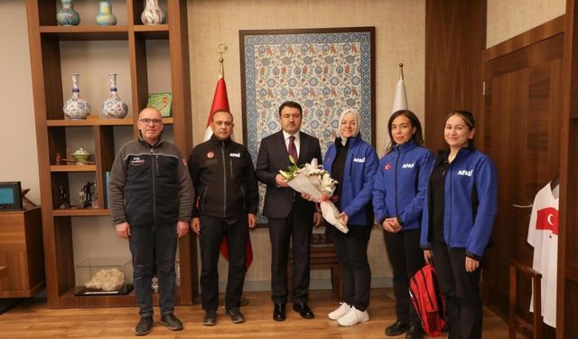 Kütahya AFAD’dan kuruluş yıl dönümünde valiliğe ziyaret