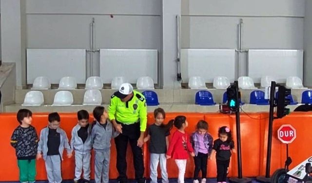 Kütahya İl Emniyeti'nden Simav'da trafik eğitimi ve bilgilendirme faaliyetleri