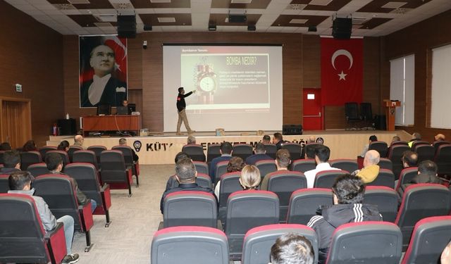 Kütahya'da emniyet personeline, 'İntihar saldırılarının tespiti ve alınacak önlemler' konulu seminer