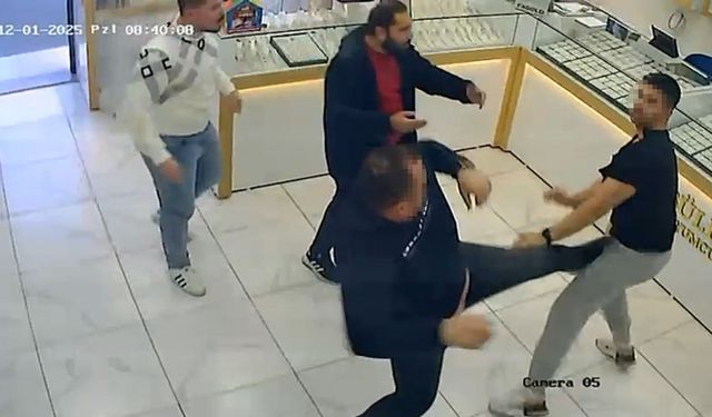Kuyumcuların ’müşteri’ kavgası kamerada