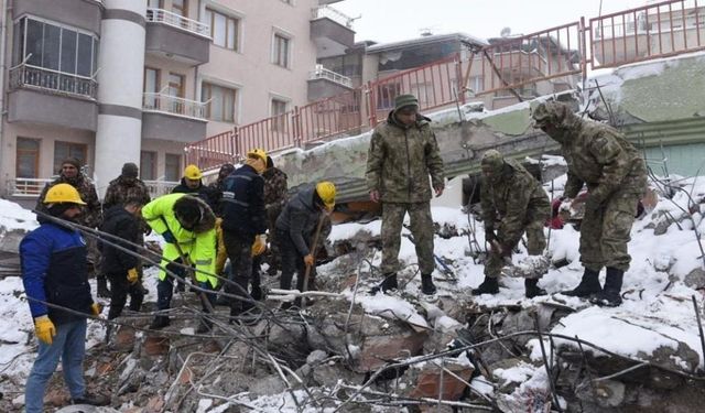 Malatya'da 78 kişinin öldüğü Hakimbey Apartmanı davasında 4 sanığa hapis cezası
