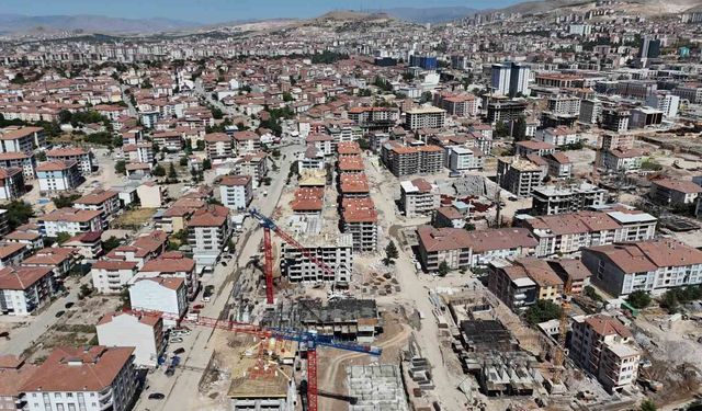 Malatya'da depremde yıkılan Gökkuşağı ve Bulut Apartmanları davasında müteahhide 15 yıl hapis cezası