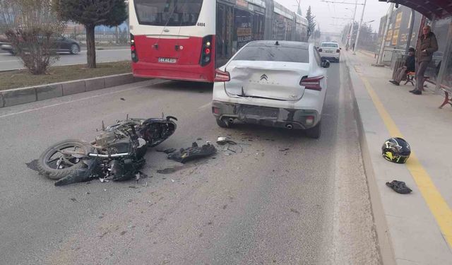 Malatya'da otomobille çarpışan motosikletli yaralandı