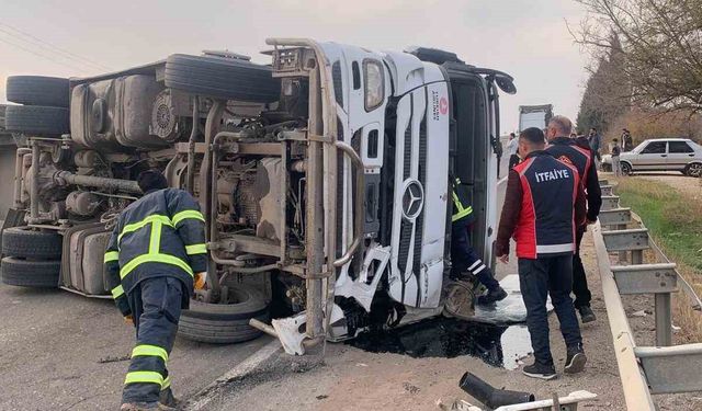 Mardin’de devrilen akaryakıt yüklü tırın sürücüsü yaralandı