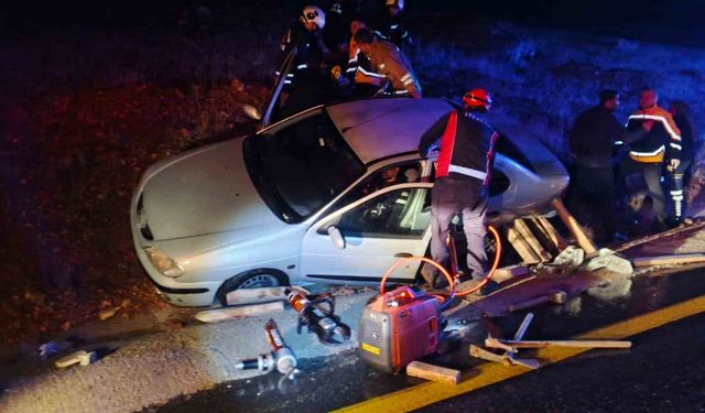 Mardin'de şarampole devrilen otomobilde 2 kişi yaralandı
