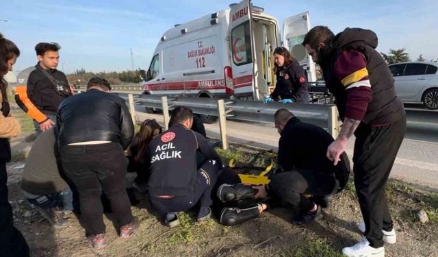 Motosikletle bariyere çarpan üniversite öğrencisi ağır yaralandı