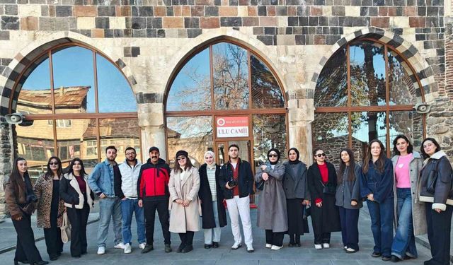 Muş’ta fotoğrafçılık kursiyerleri tarihi ve kültürel mekânlarını fotoğrafladı