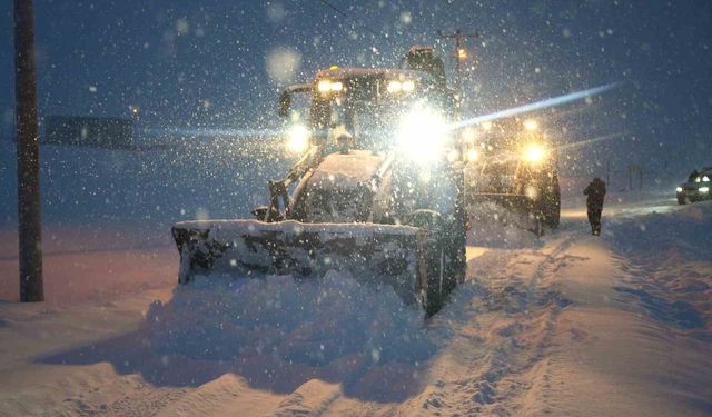 Muş'ta yeni yıl mesaisi: Vali Çakır sahadaki ekipleri ziyaret etti