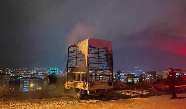 Niğde’de park halindeki kamyonette yangın çıktı