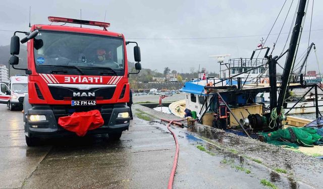 Ordu’da su alarak batma tehlikesi olan tekneye ekipler müdahale etti