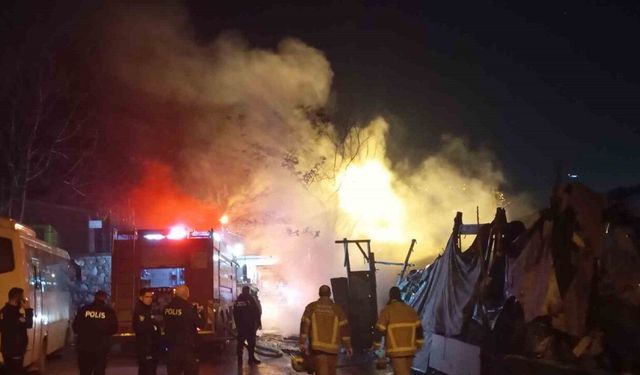 Bursa'da gece saatlerinde yangın paniği: 1 yaralı