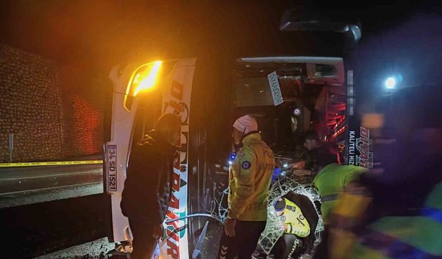 Yolcu otobüsü devrildi