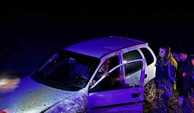 Otomobil tarlaya uçtu, ekipler yaralı için seferber oldu