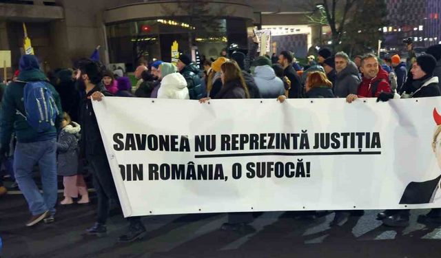 Romanya’da binlerce kişi, yargıdaki usulsüzlükleri protesto etti