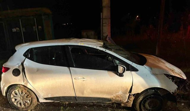Sakarya’da takla atan otomobilde sıkışan sürücü yaralandı
