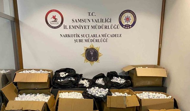 Samsun’da peş peşe giden 3 araçtan 350 bin uyuşturucu hap ele geçirildi