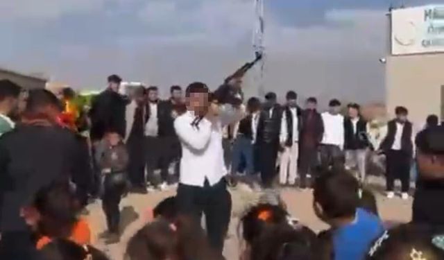 Düğünde uzun namlulu silahla havaya ateş açtı