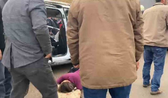 Şanlıurfa’da kamyonet ile hafif ticari araç çarpıştı: 2’si çocuk 4 yaralı